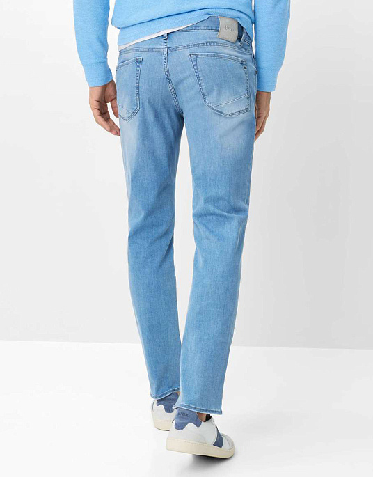 Мужские джинсы Brax модель CHUCK HI-FLEXTREME голубого цвета