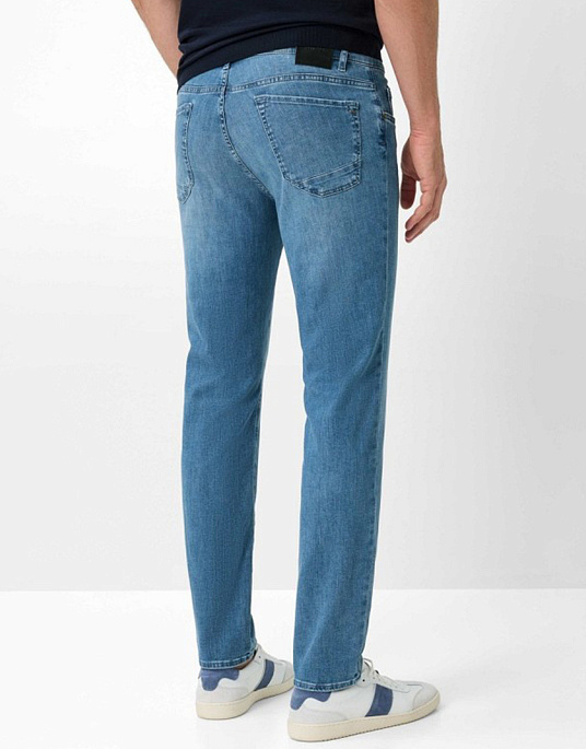 Мужские джинсы Brax модель CHUCK голубого цвета