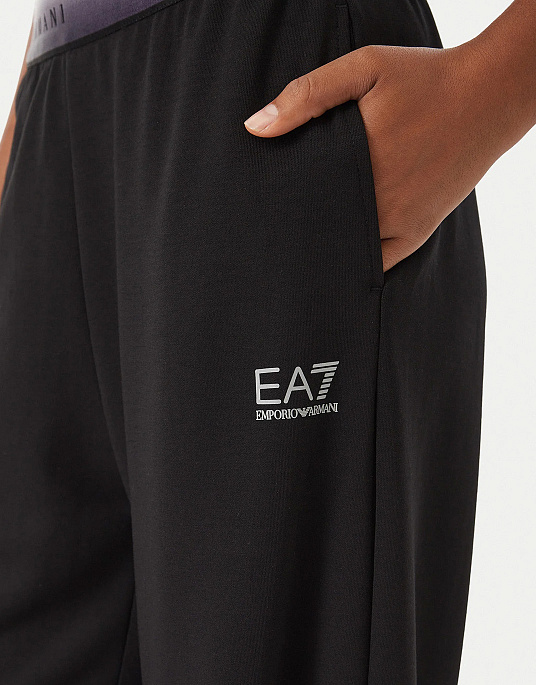 Жіночі спортивні штани EA7 Emporio Armani у чорному кольорі