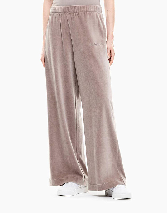 Женский спортивный костюм EA7 Emporio Armani в серо-бежевом цвете
