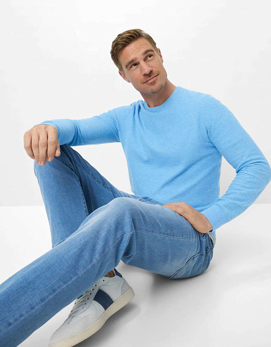 Мужские джинсы Brax модель CHUCK HI-FLEXTREME голубого цвета