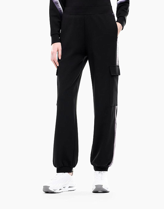 Жіночі брюки EA7 Emporio Armani у чорному кольорі
