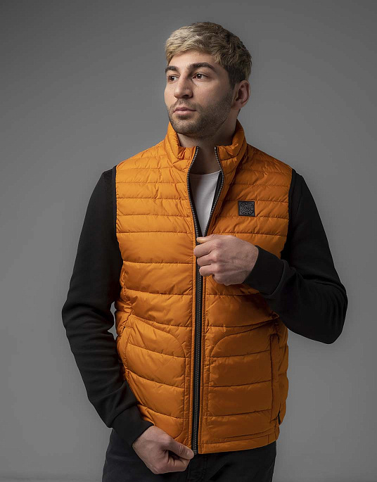 Жилет Bugatti в оранжевом цвете