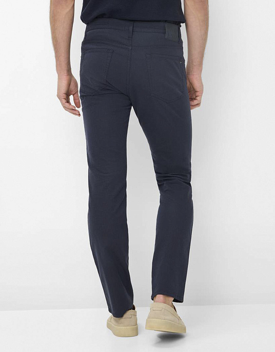 Мужские брюки – флеты Brax, модель Chuck Modern Fit, синего цвета