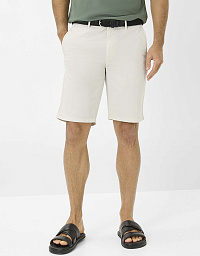 Мужские шорты Brax модель Bermuda молочного цвета